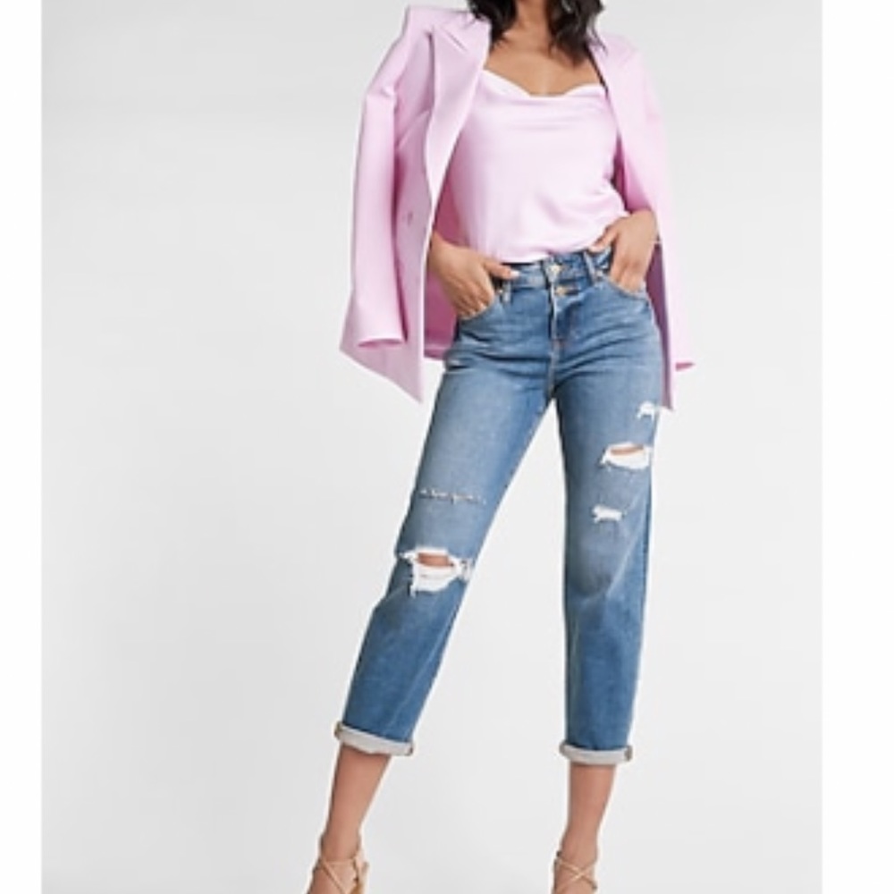 Express mid Rise Medium Wash Boyfriend Jeans. Size 6